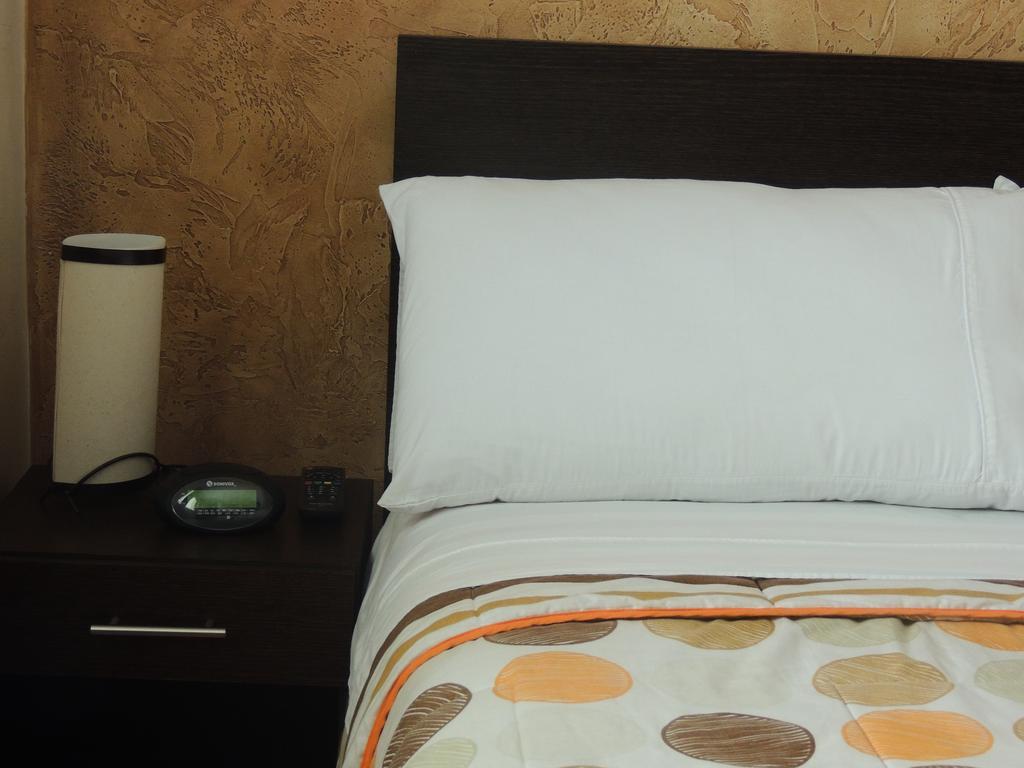 Titan Hotel & Spa Bogotá Zimmer foto